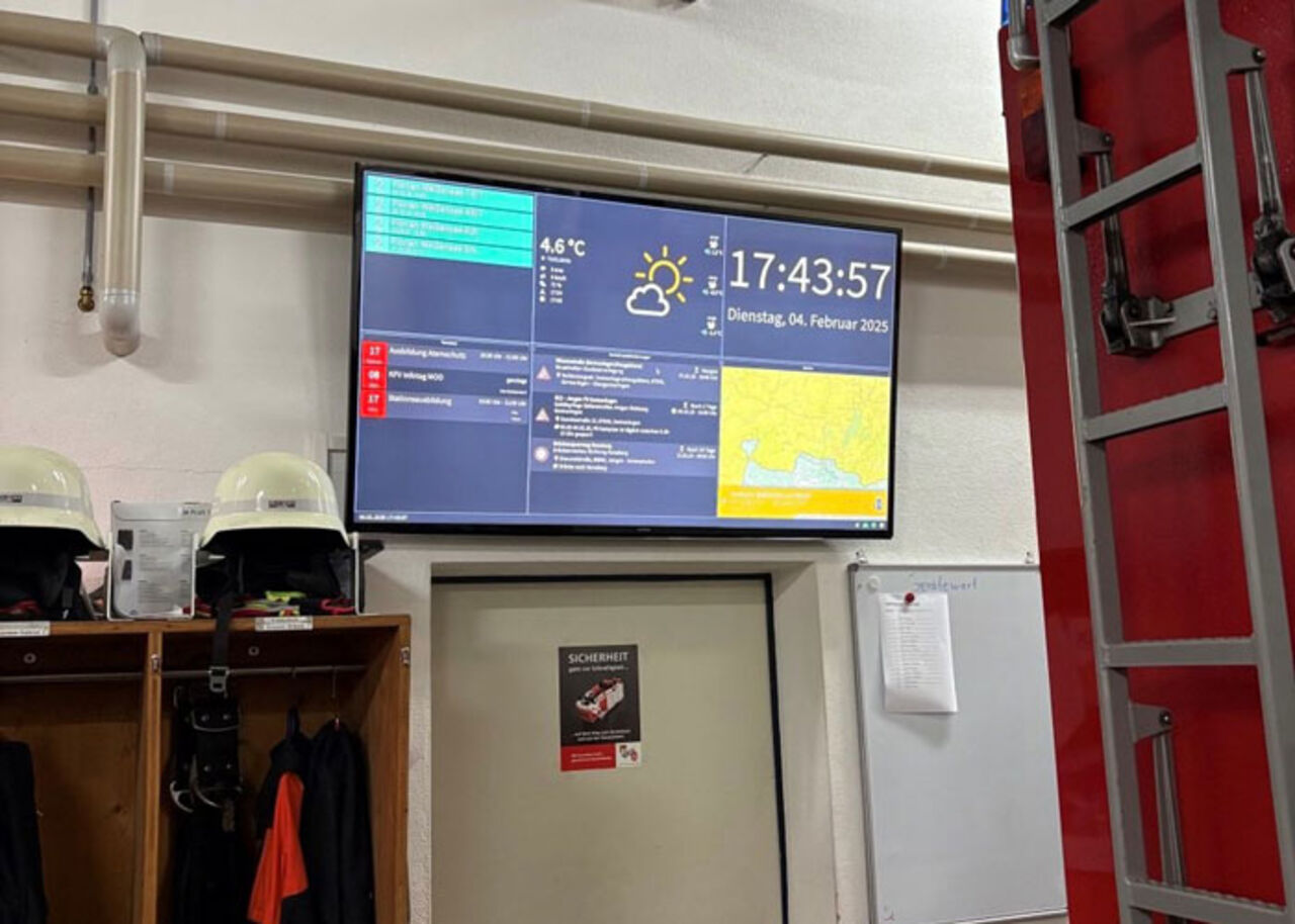 Installierter Infomonitor mit Einsatzanzeige im Feuerwehrhaus Weissensee