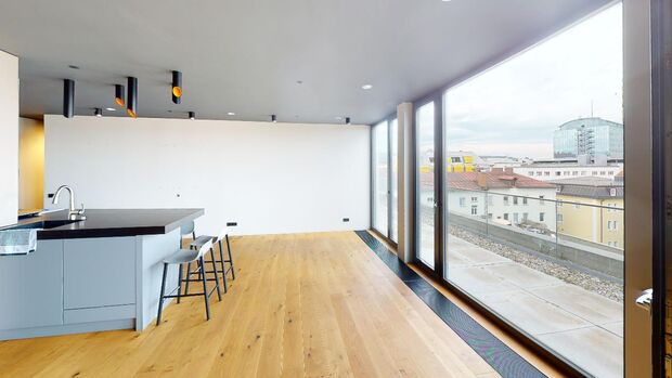 Neue Büroräume mit Küchenzeile und Panoramafenstern über Kempten